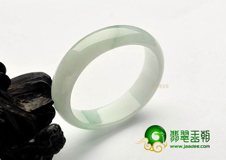 糯冰种略飘翠缅甸翡翠A货贵妃镯(51.3-46mm)