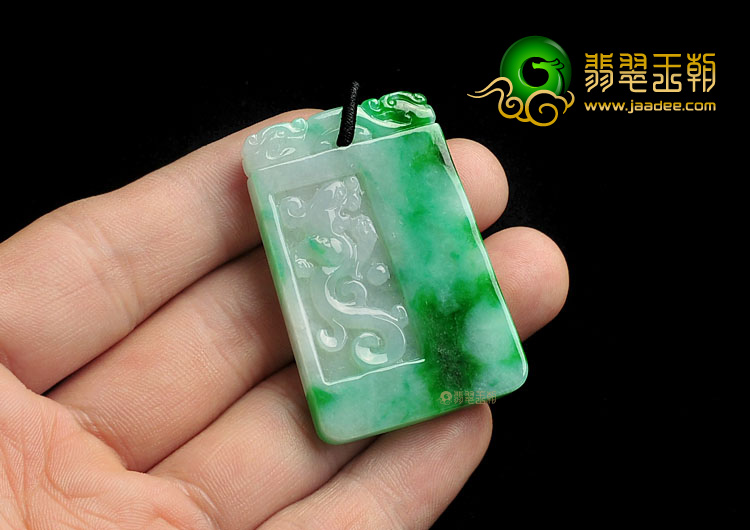 糯冰种翠色缅甸翡翠A货仿古龙牌挂件