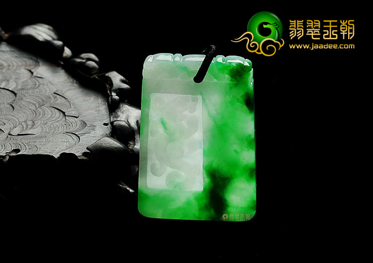 糯冰种翠色缅甸翡翠A货仿古龙牌挂件