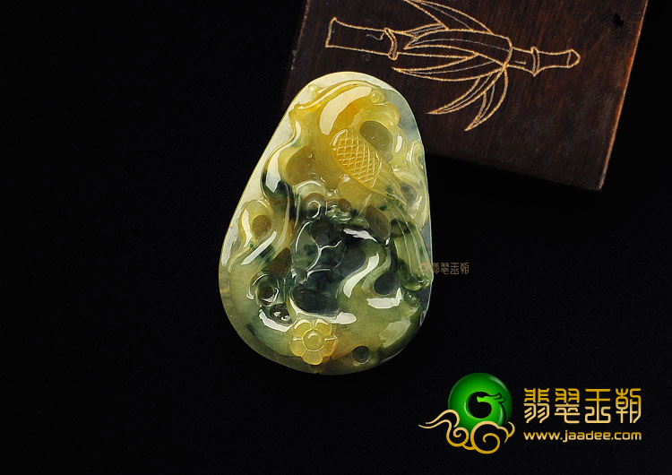 冰种黄翡飘花缅甸翡翠A货喜上眉梢挂件