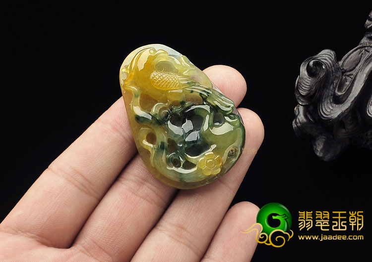冰种黄翡飘花缅甸翡翠A货喜上眉梢挂件