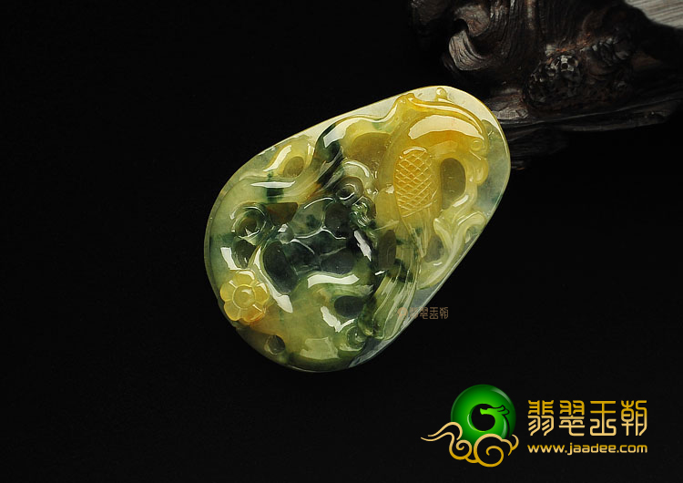 冰种黄翡飘花缅甸翡翠A货喜上眉梢挂件