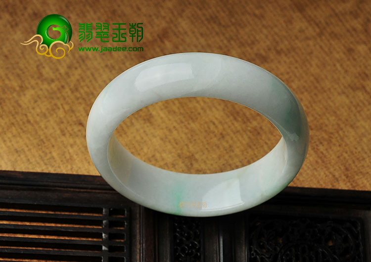 糯冰种飘翠缅甸翡翠A货手镯(55.7mm)