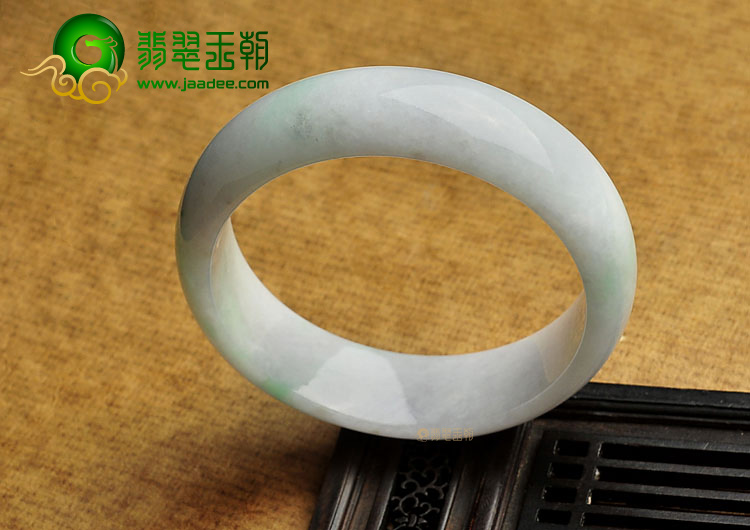 糯冰种淡春带彩缅甸翡翠A货手镯(57.3mm)