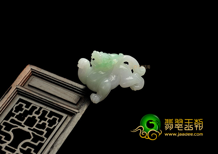糯冰种略飘花缅甸翡翠A货貔貅挂件