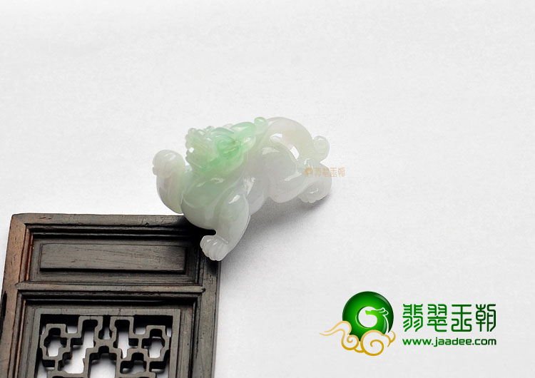 糯冰种略飘花缅甸翡翠A货貔貅挂件