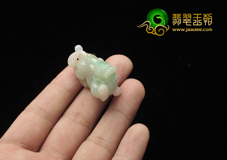 糯冰种略飘花缅甸翡翠A货貔貅挂件