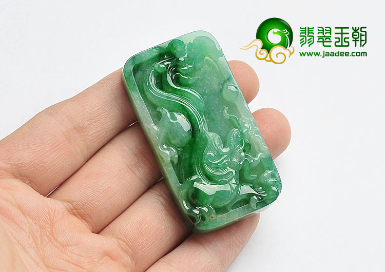 糯冰种翠色缅甸翡翠A货龙牌挂件
