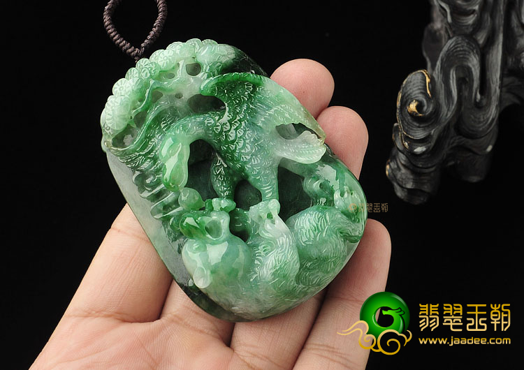 糯冰种翠色缅甸翡翠A货英雄挂件