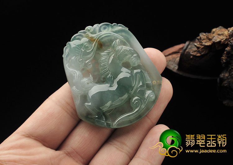 冰种飘花缅甸翡翠A货马到成功挂件