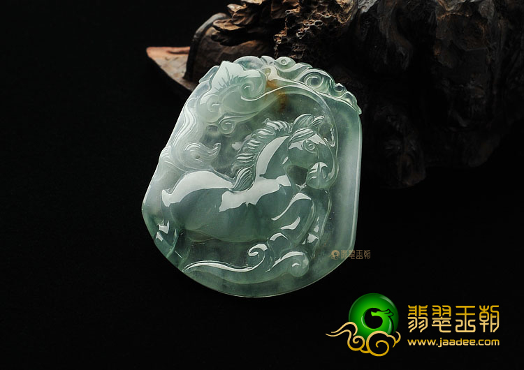 冰种飘花缅甸翡翠A货马到成功挂件