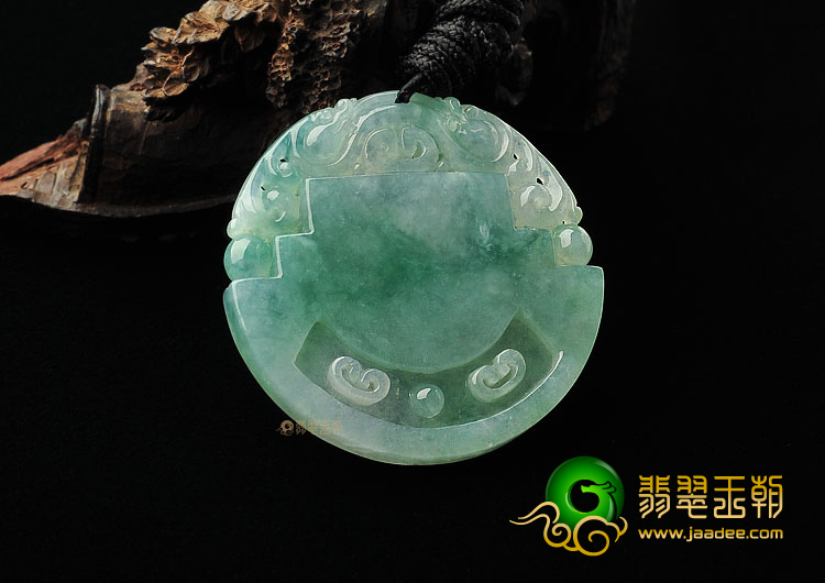 冰种飘花缅甸翡翠A货府中有龙挂件