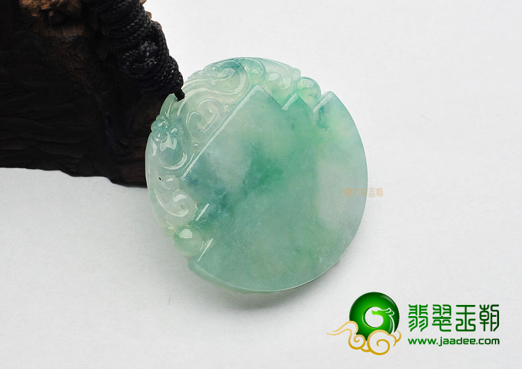 冰种飘花缅甸翡翠A货府中有龙挂件