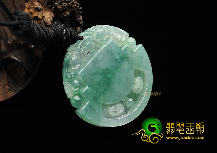 冰种飘花缅甸翡翠A货府中有龙挂件