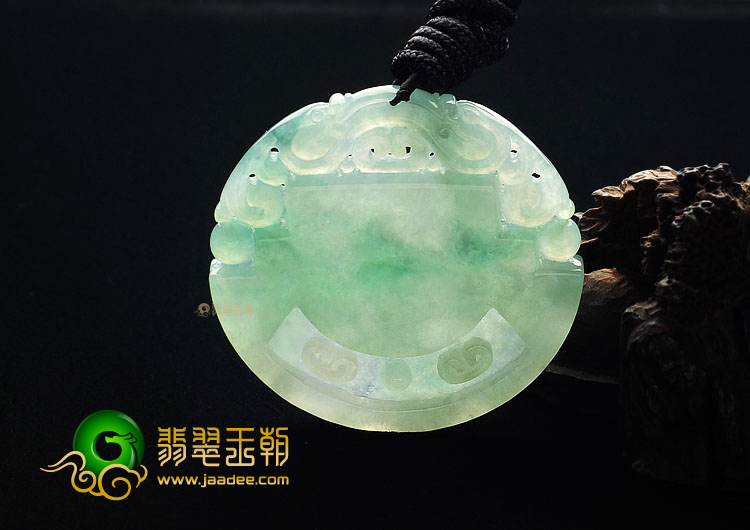 冰种飘花缅甸翡翠A货府中有龙挂件