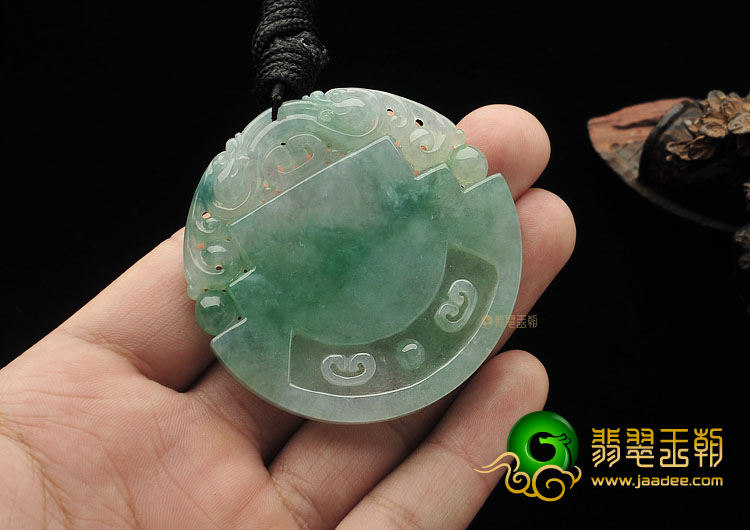冰种飘花缅甸翡翠A货府中有龙挂件