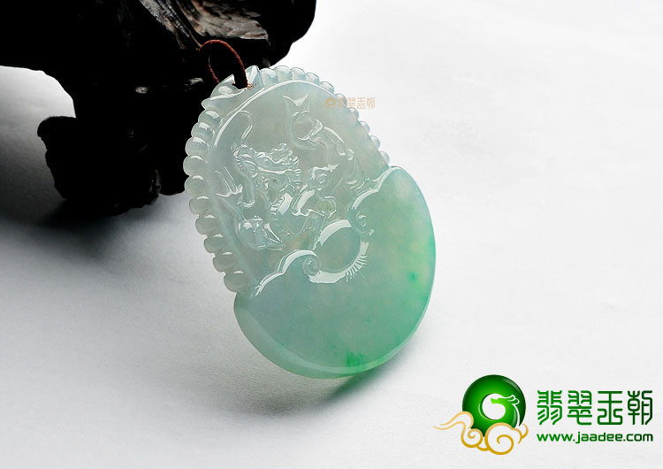 冰种略飘翠缅甸翡翠A货府中有龙挂件