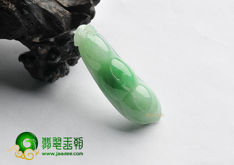 糯冰种飘花缅甸翡翠A货四季豆挂件