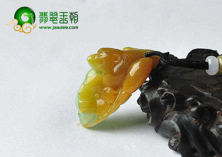 糯冰种黄加绿缅甸翡翠A货灵猴挂件