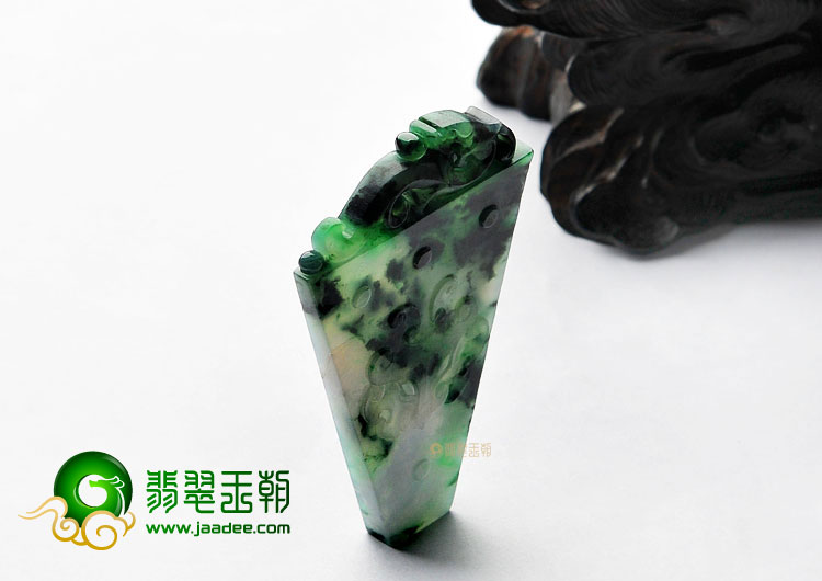糯冰种飘花缅甸翡翠A货饕餮挂件