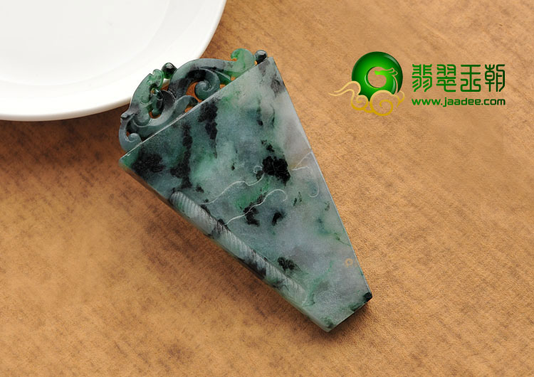 糯冰种飘花缅甸翡翠A货饕餮挂件