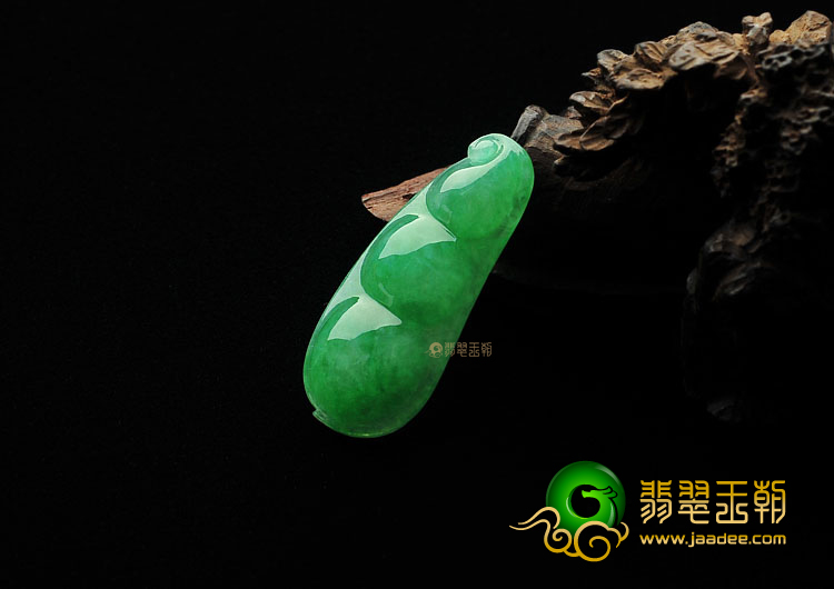 冰种阳绿缅甸翡翠A货四季豆挂件