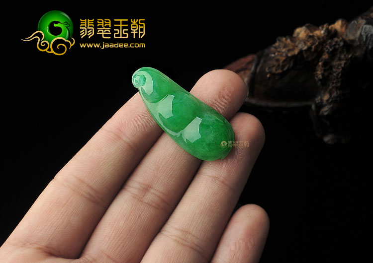 冰种阳绿缅甸翡翠A货四季豆挂件
