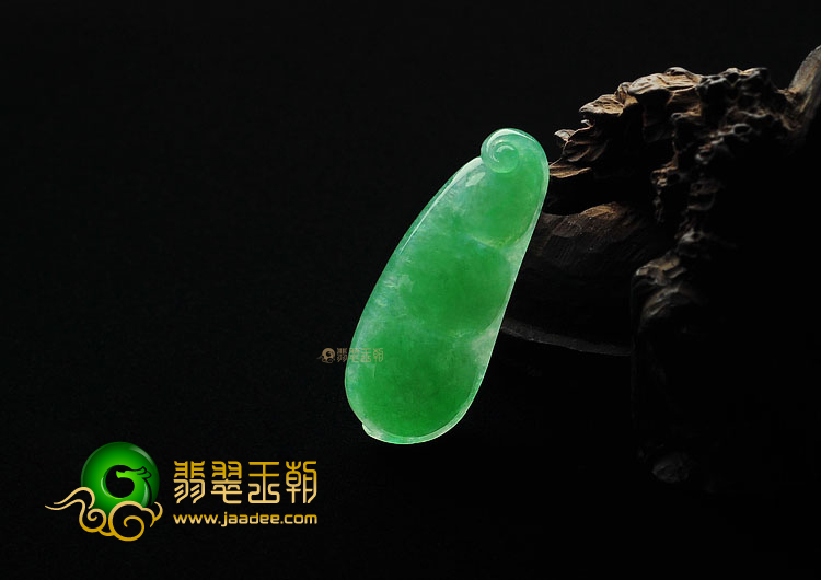 冰种阳绿缅甸翡翠A货四季豆挂件