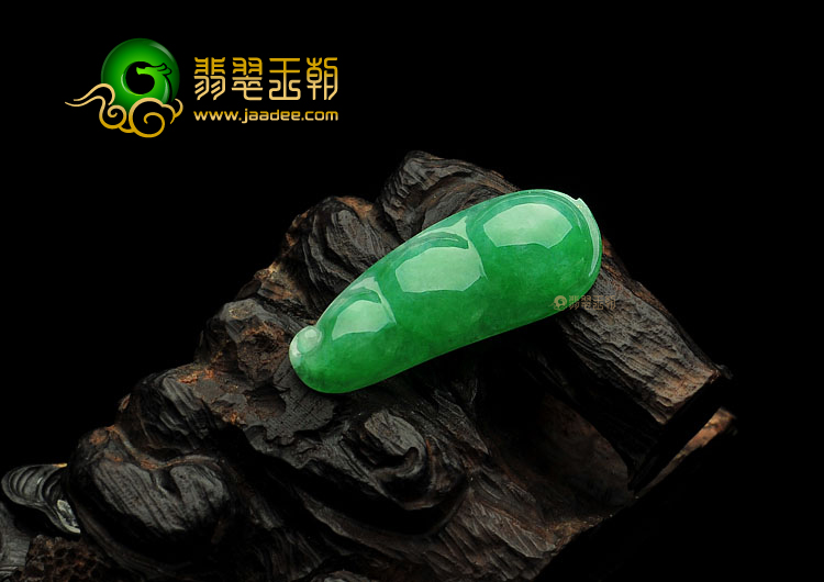 冰种阳绿缅甸翡翠A货四季豆挂件