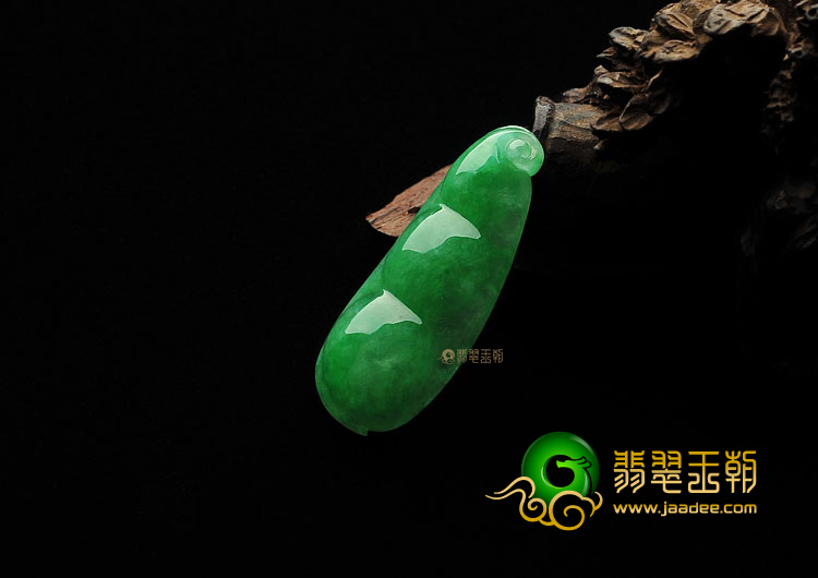 冰种阳绿缅甸翡翠A货四季豆挂件