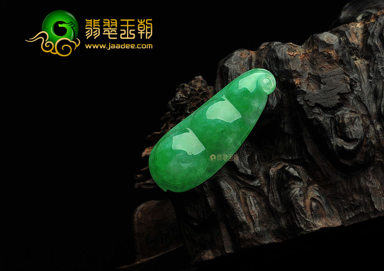 冰种阳绿缅甸翡翠A货四季豆挂件
