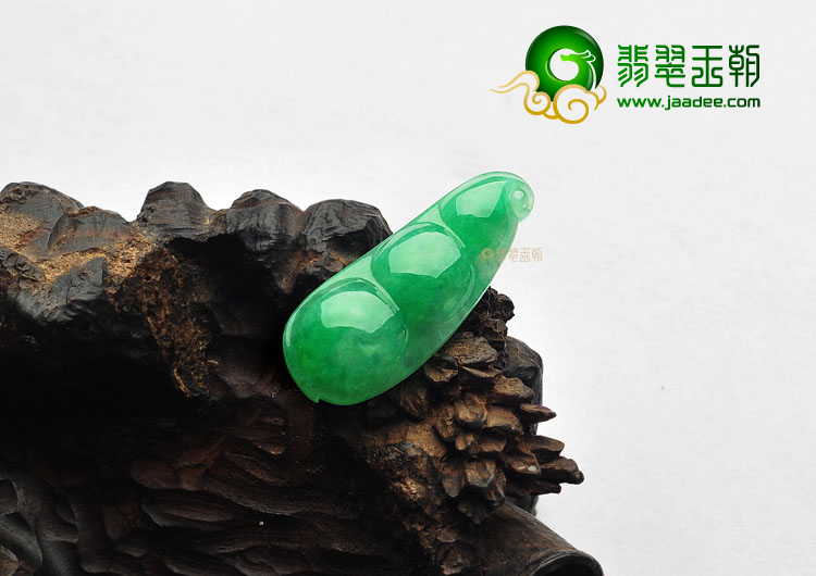 冰种阳绿缅甸翡翠A货四季豆挂件