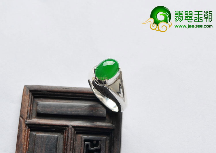 冰种阳绿缅甸翡翠A货戒面