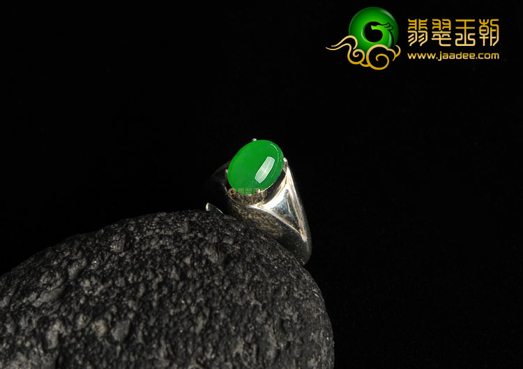 冰种阳绿缅甸翡翠A货戒面