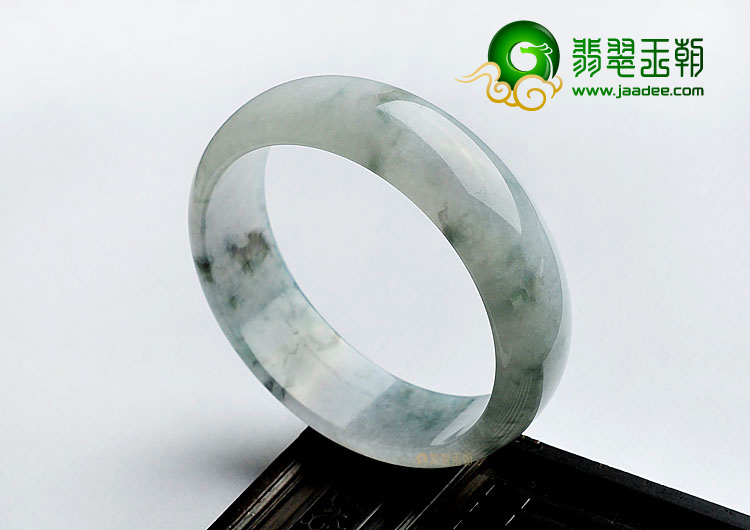 (超值推荐)糯冰种飘花缅甸翡翠A货手镯(59.2mm)