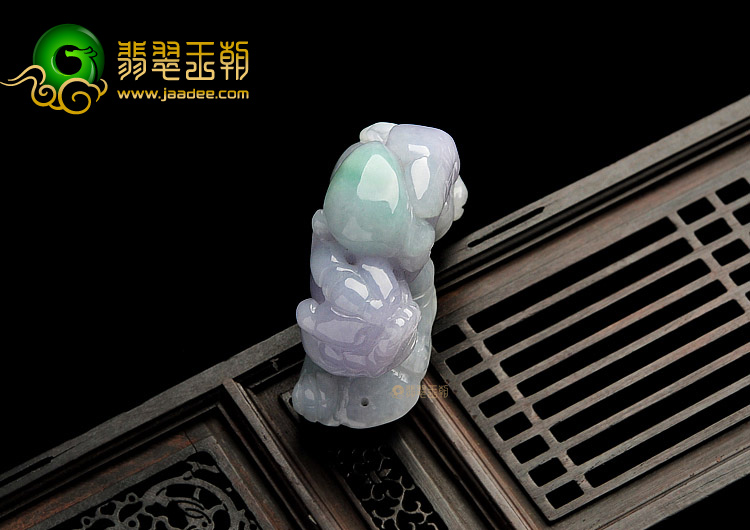 糯冰种春带彩缅甸翡翠A货貔貅挂件