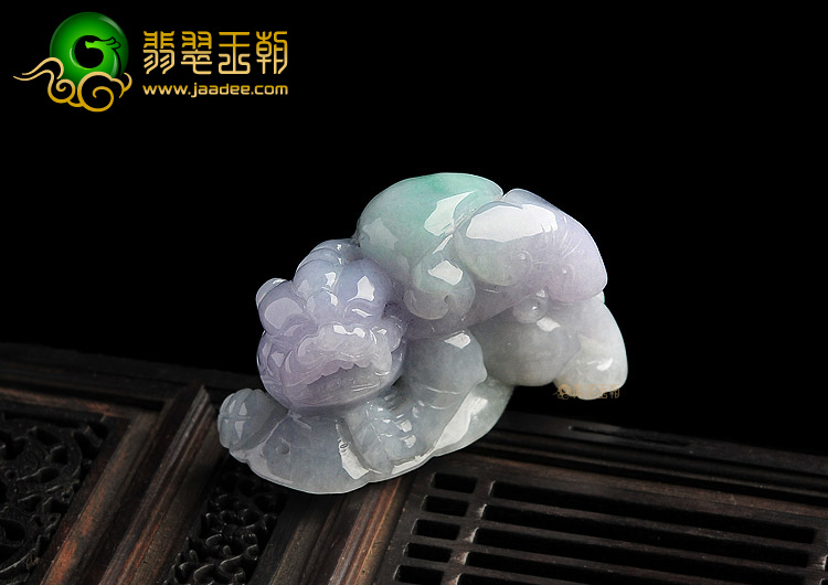 糯冰种春带彩缅甸翡翠A货貔貅挂件