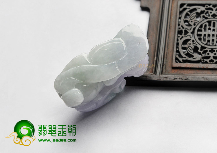 糯冰种春带彩缅甸翡翠A货貔貅挂件