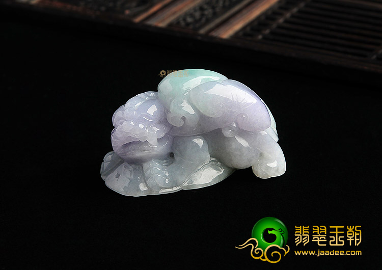 糯冰种春带彩缅甸翡翠A货貔貅挂件