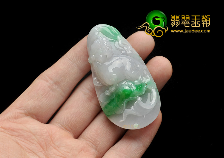 糯冰种淡春带彩缅甸翡翠A货貔貅挂件