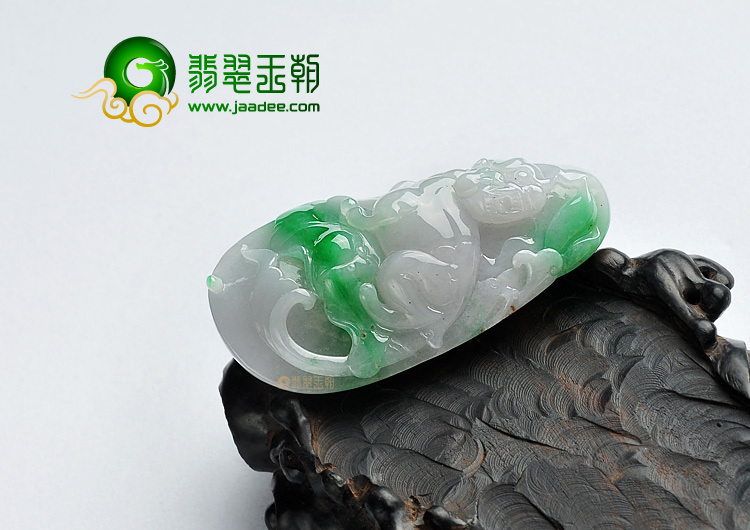糯冰种淡春带彩缅甸翡翠A货貔貅挂件
