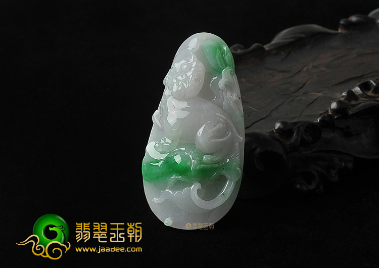 糯冰种淡春带彩缅甸翡翠A货貔貅挂件