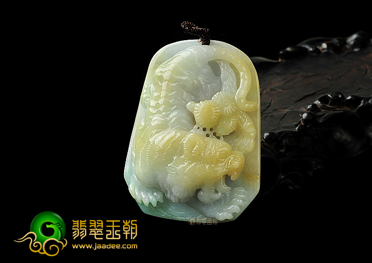 糯冰种黄翡缅甸翡翠A货猛虎下山挂件