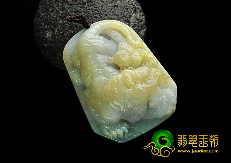 糯冰种黄翡缅甸翡翠A货猛虎下山挂件