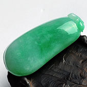 糯冰种豆色缅甸翡翠A货福瓜挂件