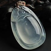 (超值推荐)冰玻种淡晴水缅甸翡翠A货镶金扣双龙如意挂件