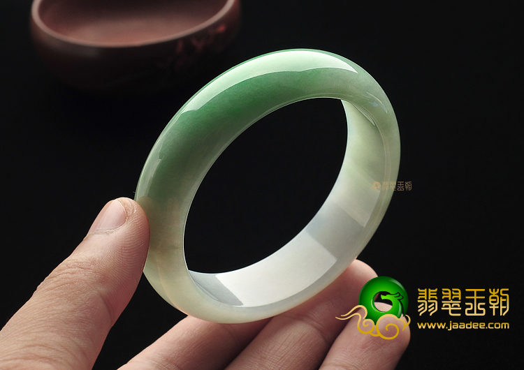 糯冰种飘翠缅甸翡翠A货手镯(55.8mm)