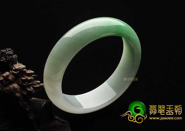 糯冰种飘翠缅甸翡翠A货手镯(55.8mm)