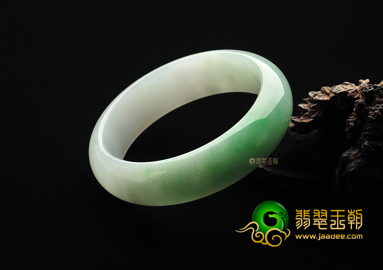 糯冰种飘翠缅甸翡翠A货手镯(55.8mm)