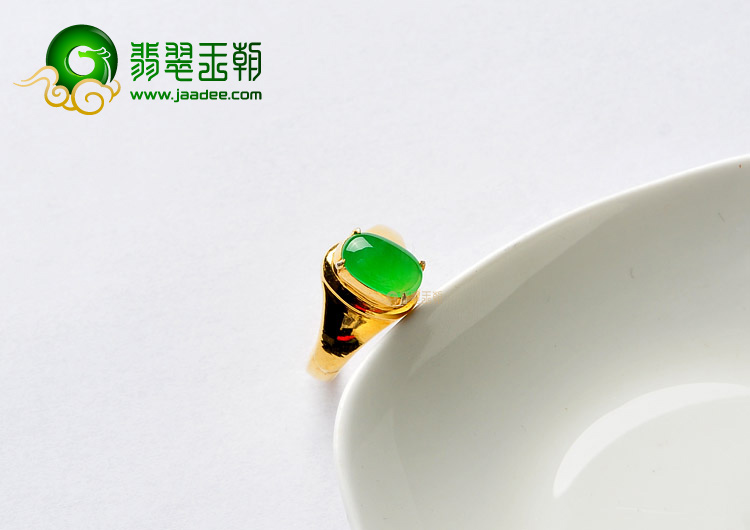 冰种阳绿缅甸翡翠A货戒面